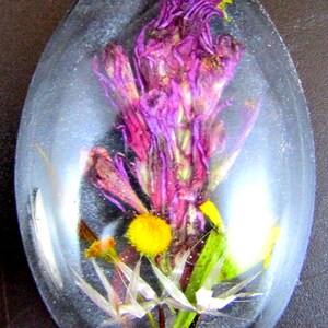 Beautiful Authentic Dried Desert Flowers in Resin with Opalescent Grey/Black Background - Egg Shaped Jewelry Cabochon