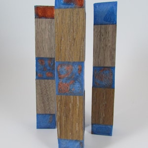 Bolígrafos híbridos en blanco: madera estabilizada con espirales azules y cobrizas de resina Alumilite 'Slow Clear'