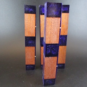 Espacios en blanco para bolígrafos híbridos - Roble rojizo en negro opalescente en espiral y resina Alumilite Slow Clear de color morado oscuro