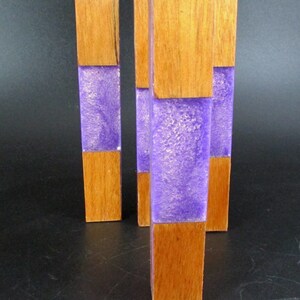 Bolígrafos híbridos en blanco: roble rojizo en resina de fraguado lento de alumilita violeta oscuro con remolinos opalescentes