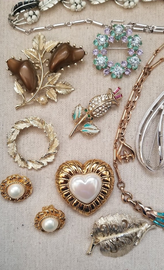 Sarahoov vintage jewelry sale