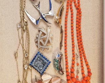 Joyería Vintage Enorme lote de joyas variadas Vendome, SarahCov, Avon, Francia, Siver (925), Checa, Garry's, Butler, Coro, Damascene Esmaltado