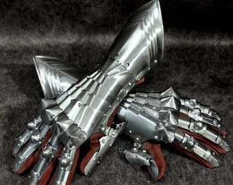Medieval Steel Knight Gauntlets: Gothic Armor Gloves with Finger Protection