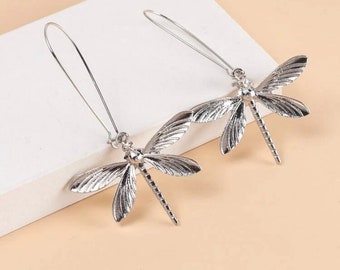 Unique Women Earring,Dragonfly Silver Earrings with Shaky Chain,Zircon Shiny Earring,Raw Diomand Earring,Modern Art Earrings,Gift For Her