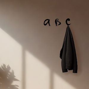 Ganchos decorativos de pared con silueta de letras del alfabeto: organizador de sombreros y abrigos para una decoración dulce del hogar, lindo gancho único con letras A, B y C, arte de pared de metal.
