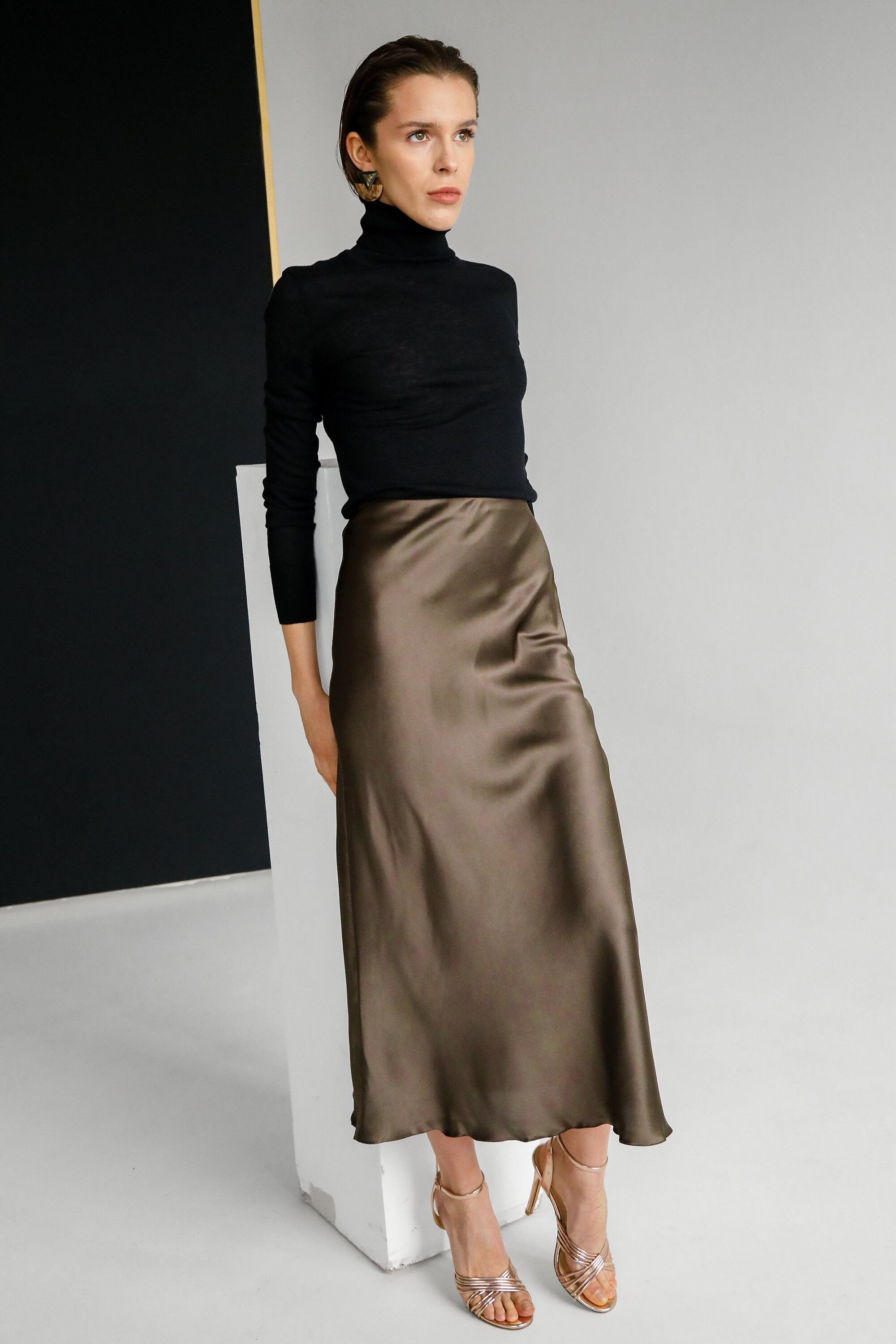 Babaton SLIP MIDI SKIRT Aritzia CA | ubicaciondepersonas.cdmx.gob.mx