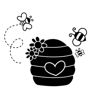 Op de afbeelding: Zwart-witte illustratie van een bijenkorf met een hartvorm aan de voorkant. Er zijn drie bijen en drie bloemen rond de bijenkorf.