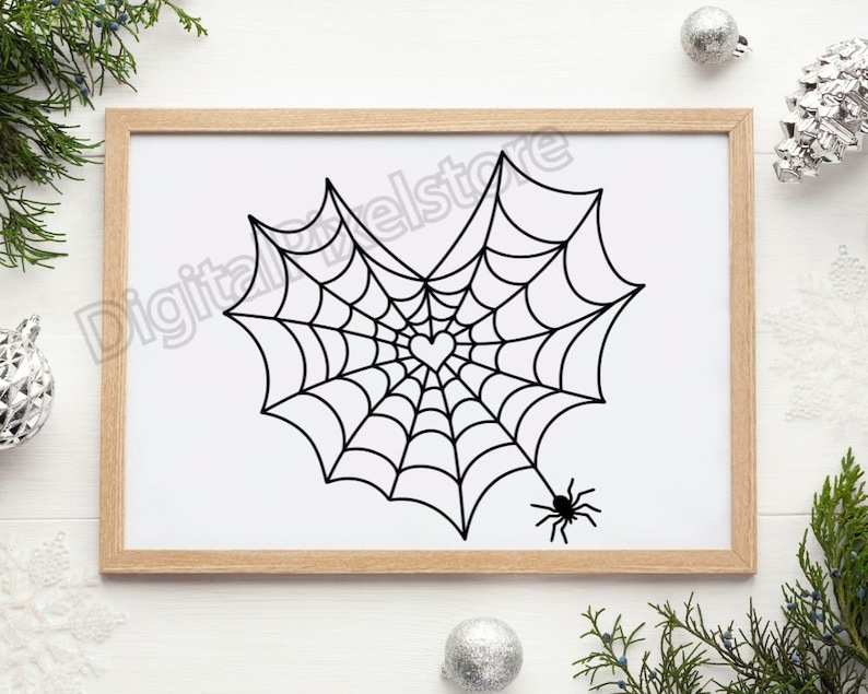 Pu&ograve; includere: Un'illustrazione in bianco e nero di una ragnatela a forma di cuore con un ragno in basso. La ragnatela &egrave; incorniciata in una cornice marrone chiaro.