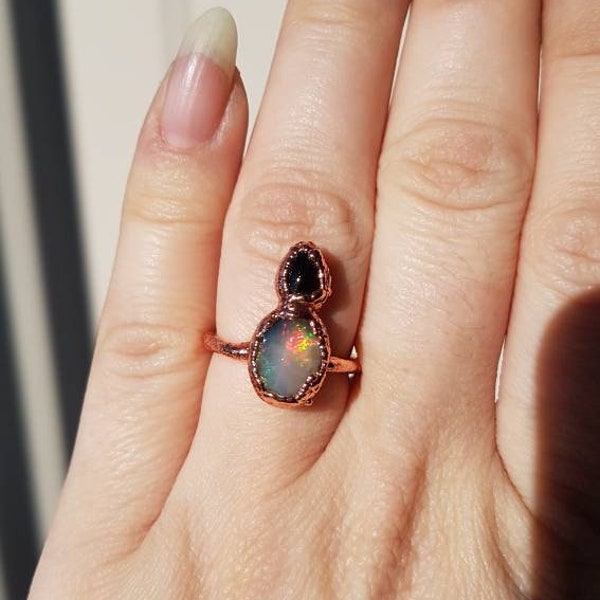 Bijoux Bague opale et amethyste avec sertissure en cuivre