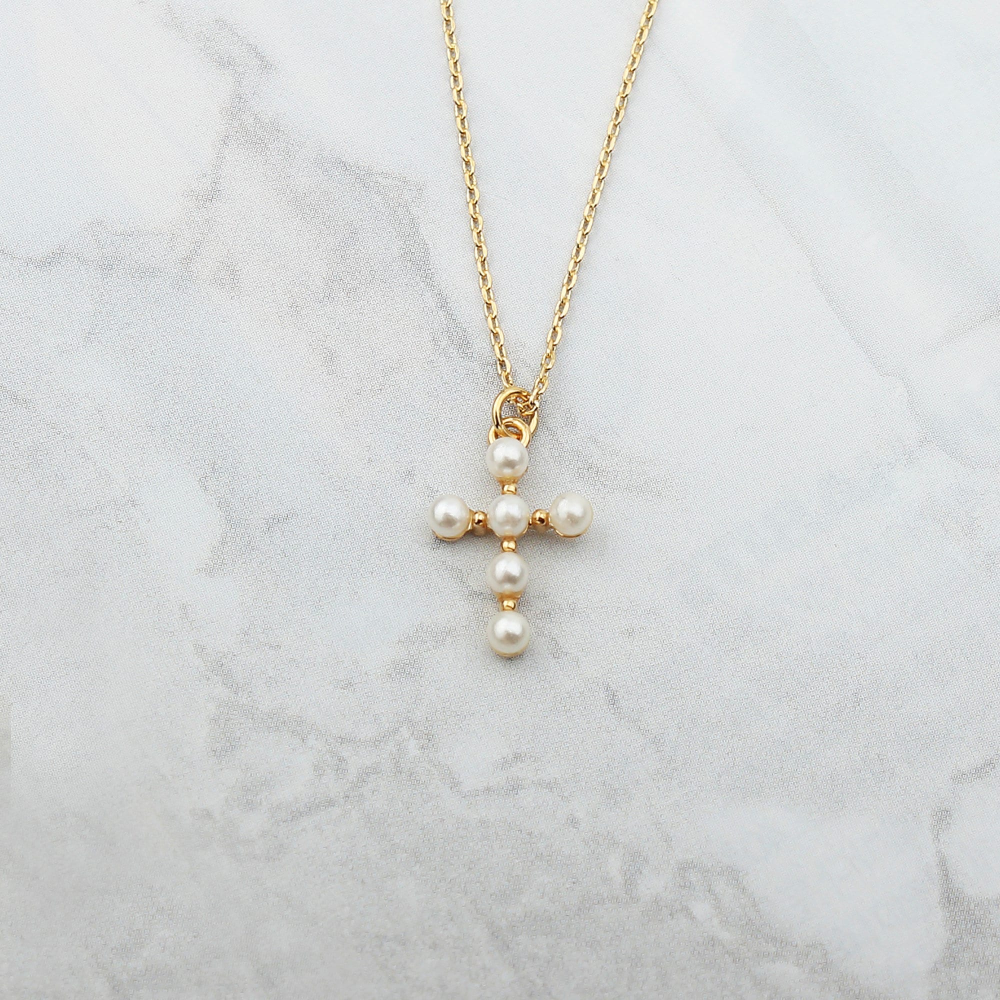 ネックレス・ペンダント Cross Pearl Necklace (White) Amazon.com: Iutymu White Pearl Cross Necklace Gold Filled