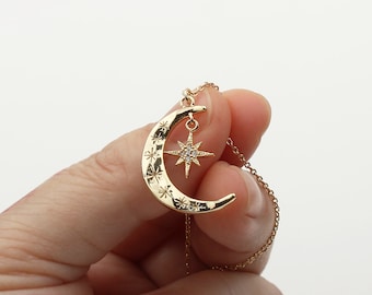 Halsband med halvmåne i guld, kubiskt stjärnhänge i pavemönster