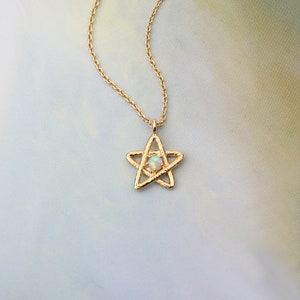 Colar Celestial, Colar de Estrela Delicada, Colar de Opala de Ouro, Colar de Pedras Preciosas Estrela do Norte, Colar com Pingente de Estrela Martelada, Joias de Opala