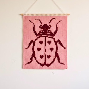 Tapisserie coccinelle au crochet + motif mosaïque superposé PDF - Décoration murale scarabée