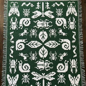 Afghan Bug Life blanket crochet pattern – Detailed Insects throw overlay mosaic PDF - Critter rug image 3