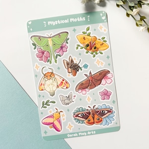 Stickervel Mystical Moths - 15 stuks Cottagecore Matte Vinyl Floral Kiss Cut Stickers