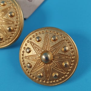TOUTE LA TERRE signed Vintage Jewelry Clip-On Earrings style Podium Matte Gold tone Metal France 1980-s