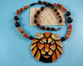 LEE SANDS Iconic Vintage Jewelry Pendant Lion Necklace Resin Coral Plastic 1980-s
