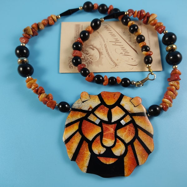 LEE SANDS Iconic Vintage Jewelry Pendant Lion Necklace Resin Coral Plastic 1980-s