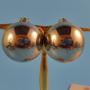 Vintage Jewelry Clips-on-Earrings Podium Gold tone Metal France 1970-s