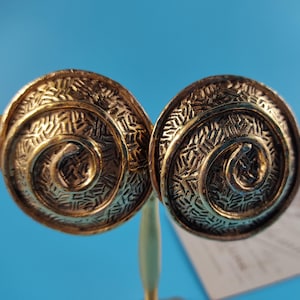 GUY LAROCHE Vintage Jewelry Clip-On Earrings for Women signed Podium Matte Gold tone Metal France 1980-s