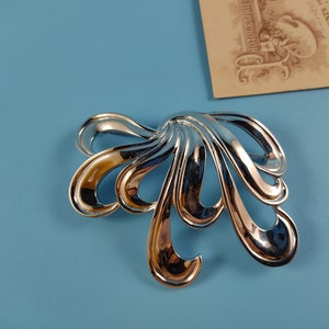 Spilla vintage firmata MONET GRANDE in metallo color argento USA anni 1970-1980