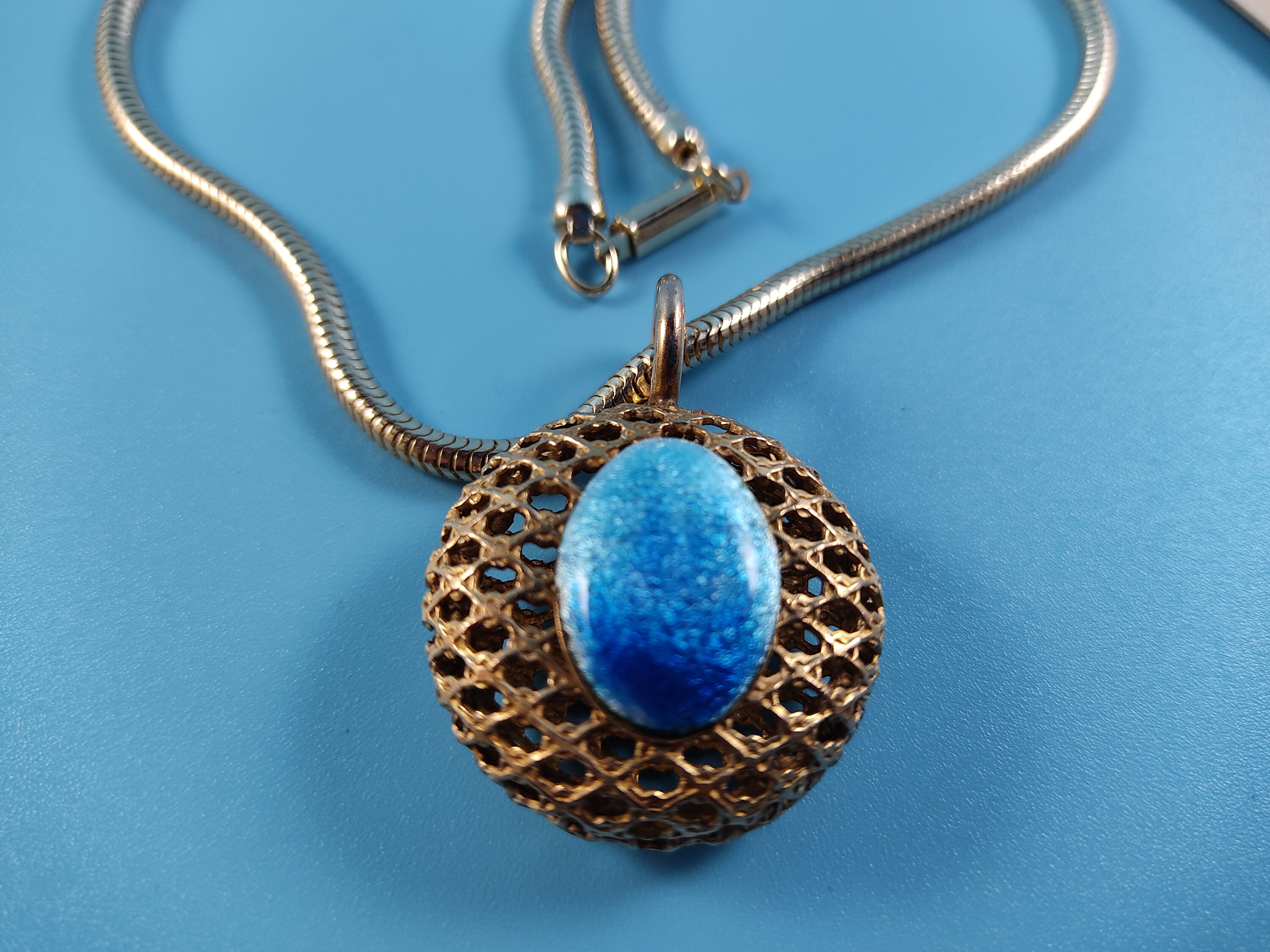 Pendentif Vintage En Métal Et émail Signé Limoges - Occasion, Bon état D'usage, Bijou Ancien