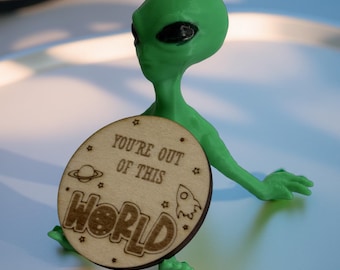 Funny Alien Desk Decor: Motivational Gift with Removable Sign
