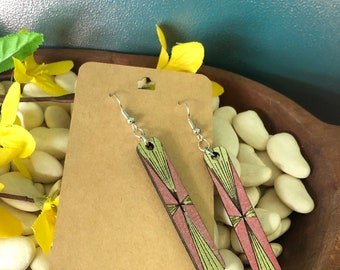 Pendientes colgantes de madera metálica rosa y oro pintados a mano