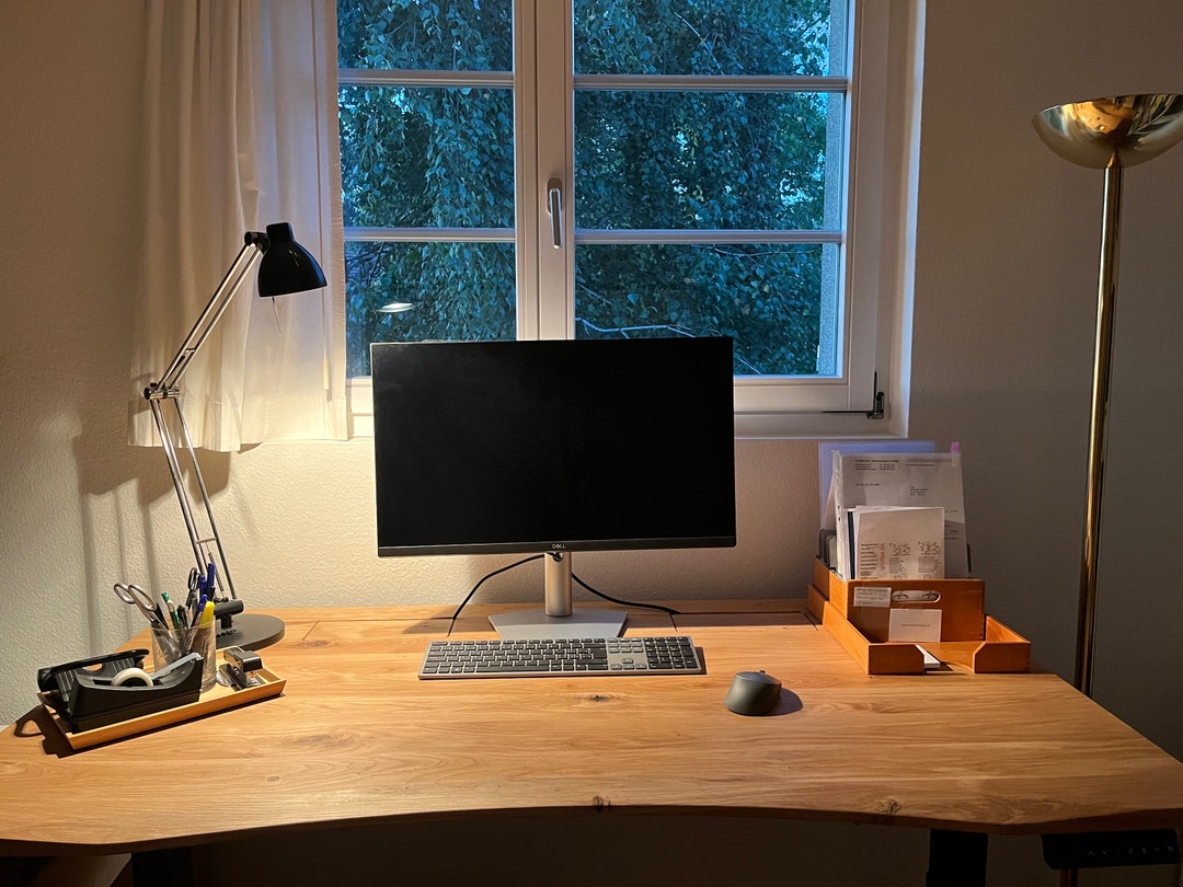 Scrivania ergonomica e automatica con unità di gestione cavi - Main Image