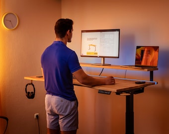 Standing Desk for Gaming with LED Ambient Light. Configure your own Oak Solid Wood Bureau. Petite size: 120 x 80 cm.