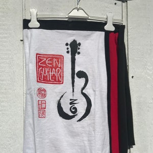 Omlottkjol med "Zen Guitar" och konstnärlig grafik. Återvunnen, handgjord, Storlek small till medium