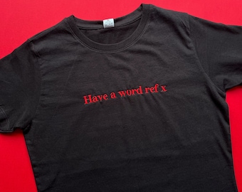 Broderad fotbollströja med slogan "Have a Word Ref": Fotbollströja