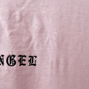 Angel Gothic Broderad T-shirt: Y2K Grafisk T-shirt bild 2