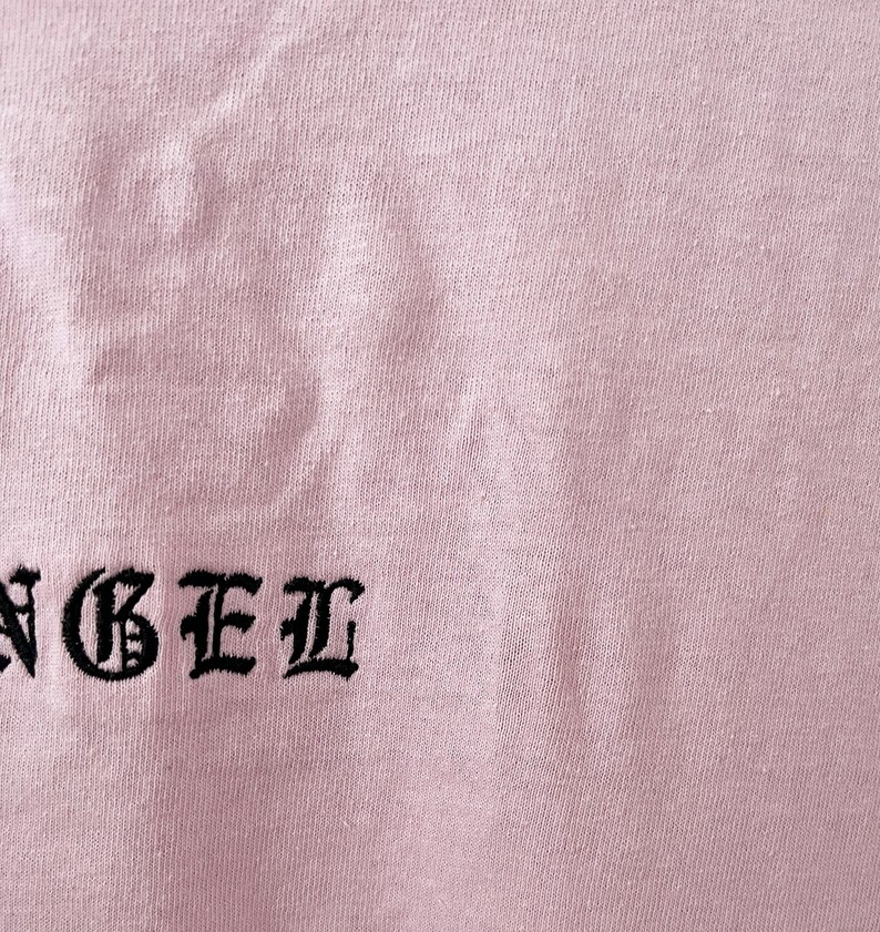 Angel Gothic Broderad T-shirt: Y2K Grafisk T-shirt bild 2
