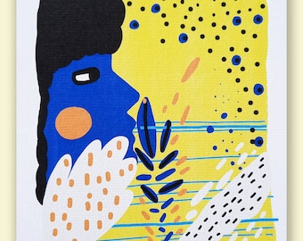 Pode incluir: Uma ilustração abstrata colorida de um rosto com uma cabeça azul e uma bochecha laranja, uma planta preta e azul, e um fundo amarelo com pontos pretos e azuis. A ilustração é assinada "Julie Lebezy".
