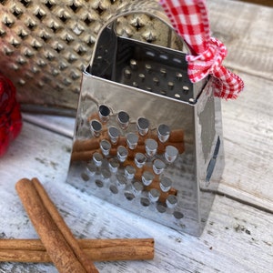 4-Sides Multi Wonder Stainless Steel Boxed Cheese Grater - China