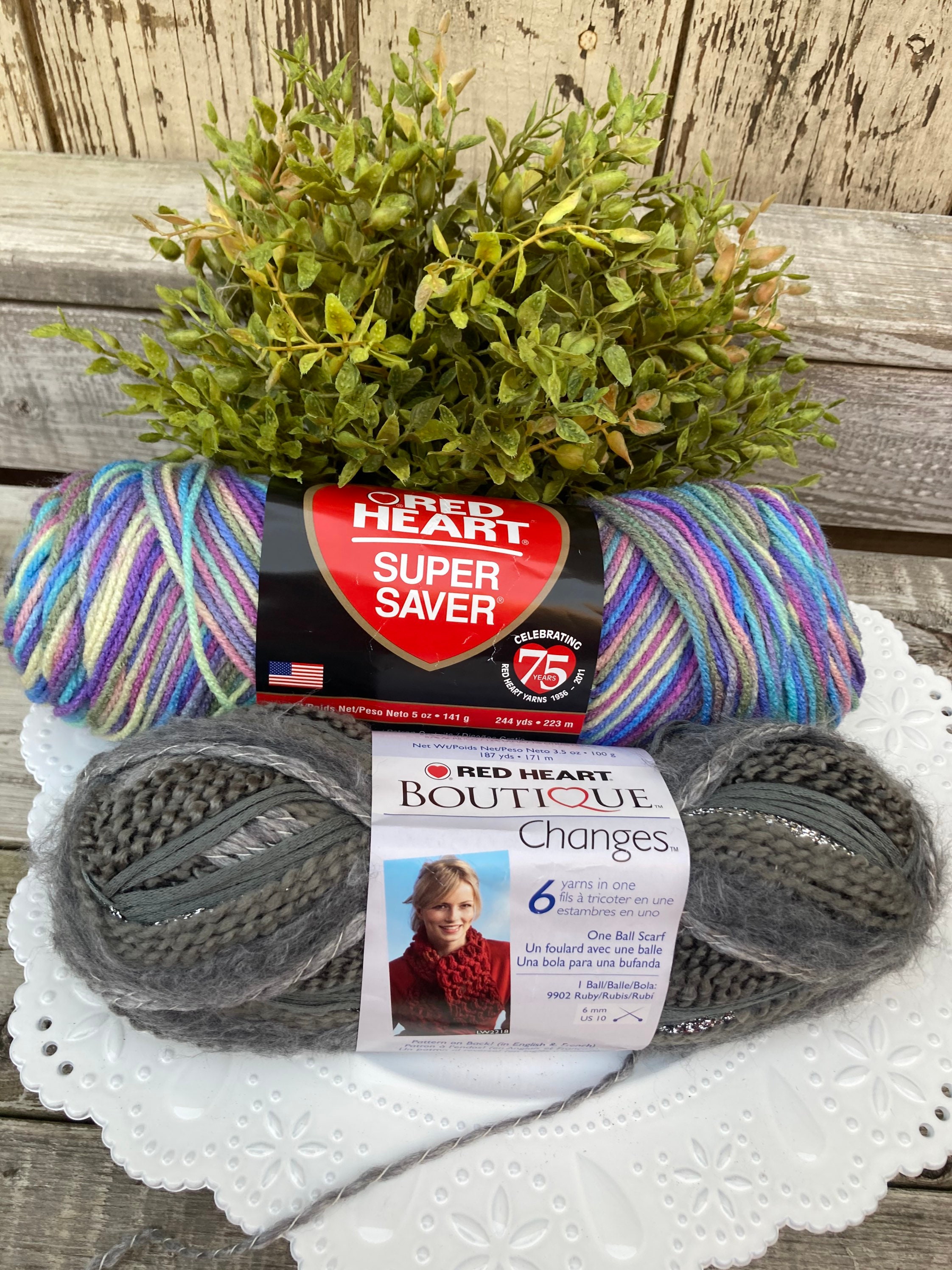 Red Heart Super Saver Metallic Light Gray Yarn - 3 Pack of 5oz/142g -  Acrylic - 4 Medium (Worsted) - 255 Yards - Knitting/Crochet