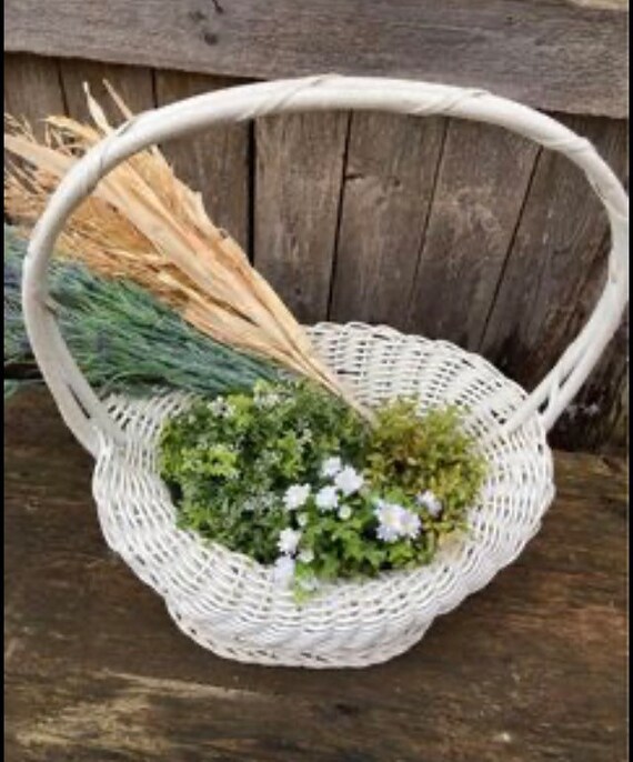 Hand Woven White Wicker Basket – Harry & David Display Basket