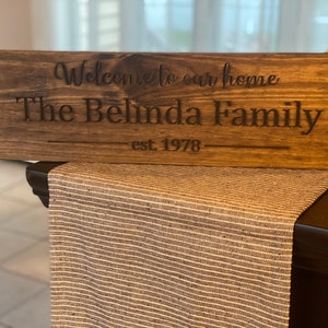 Personalisiertes Holzschild | Personalisiertes Familiennamenschild | Nachname-Zeichen | Hochzeitsgeschenk | Wanddekoration | Jubiläumsgeschenk