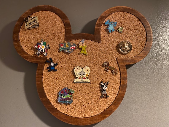 ミッキーマウスのエナメルピンボード、ディズニー風コルクディスプレイ
