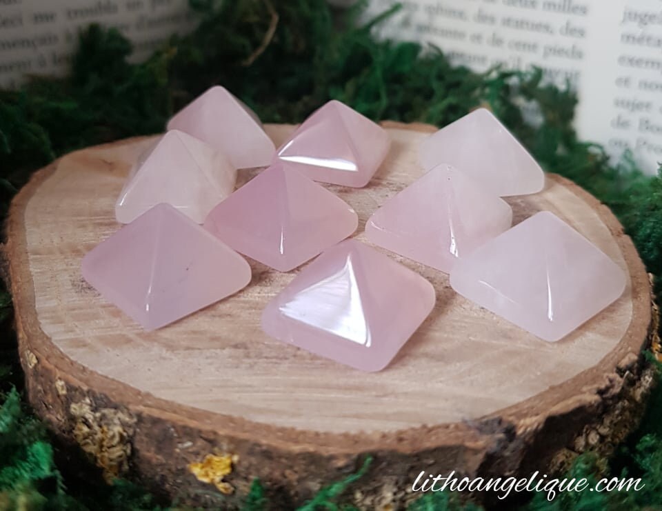 Quartz Rose en Pyramide