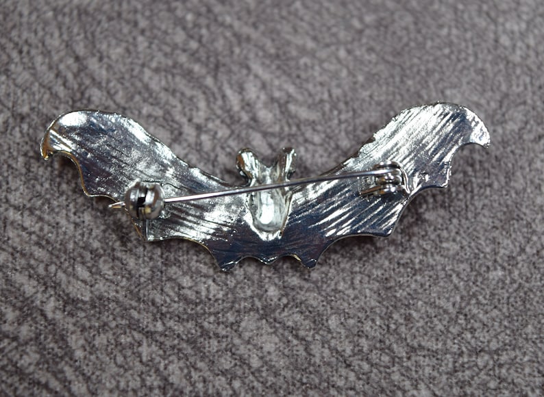 collar pin brooch bat