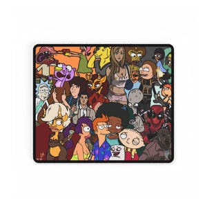 Könnte beinhalten: Ein rechteckiges Mauspad mit einer Collage von Cartoon-Charakteren aus verschiedenen Zeichentrickserien. Das Design umfasst Charaktere wie Rick und Morty, Deadpool und andere in einer farbenfrohen Anordnung.