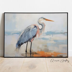 Puede incluir: Una pintura de una garza azul de pie en un cuerpo de agua poco profundo. La garza est&aacute; pintada en un estilo realista con colores suaves y apagados. El fondo es de un azul y blanco suave, lo que sugiere un cielo nublado o agua.