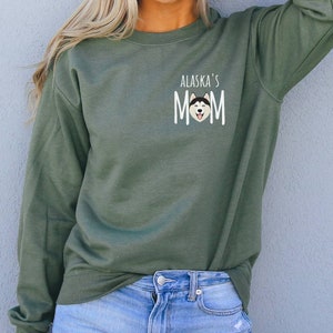 Husky Mom Sweatshirt, personaliaed Husky Mom Sweatshirt, Siberian Husky Gifts, Husky Dog Mom Shirt Gift for Husky Lovers Huskies Gifts