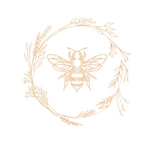 Pode incluir: Uma ilustra&ccedil;&atilde;o de contorno dourado de uma abelha dentro de uma coroa de folhas estilizadas.