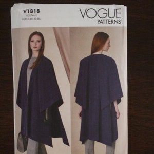 Vogue V1818 Misses&#39; Cape, Loose-fitting Unlined Cape, Shaped Neck, Tom Linda Platt, R11117, New Uncut Factory Fold, V2
