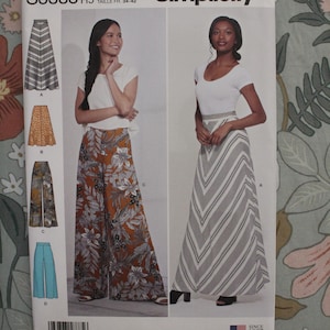 Simplicity S8885 Misses' Skirts and Pants in Two Lengths, SZ 6-14, Uncut Factory Fold, P7