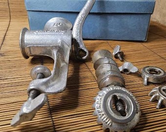 Universal Meat Grinder Size 00 Made in USA Cast Aluminum Hand Crank Vintage