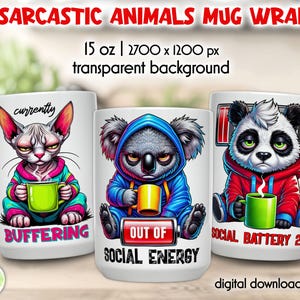 Può includere: Tre tazze in ceramica bianca con disegni di animali sarcastici. Un gatto scontroso, un koala e un panda sono raffigurati, ognuno con una tazza. Il testo include "BUFFERING", "OUT OF SOCIAL ENERGY" e "SOCIAL BATTERY 2%."
